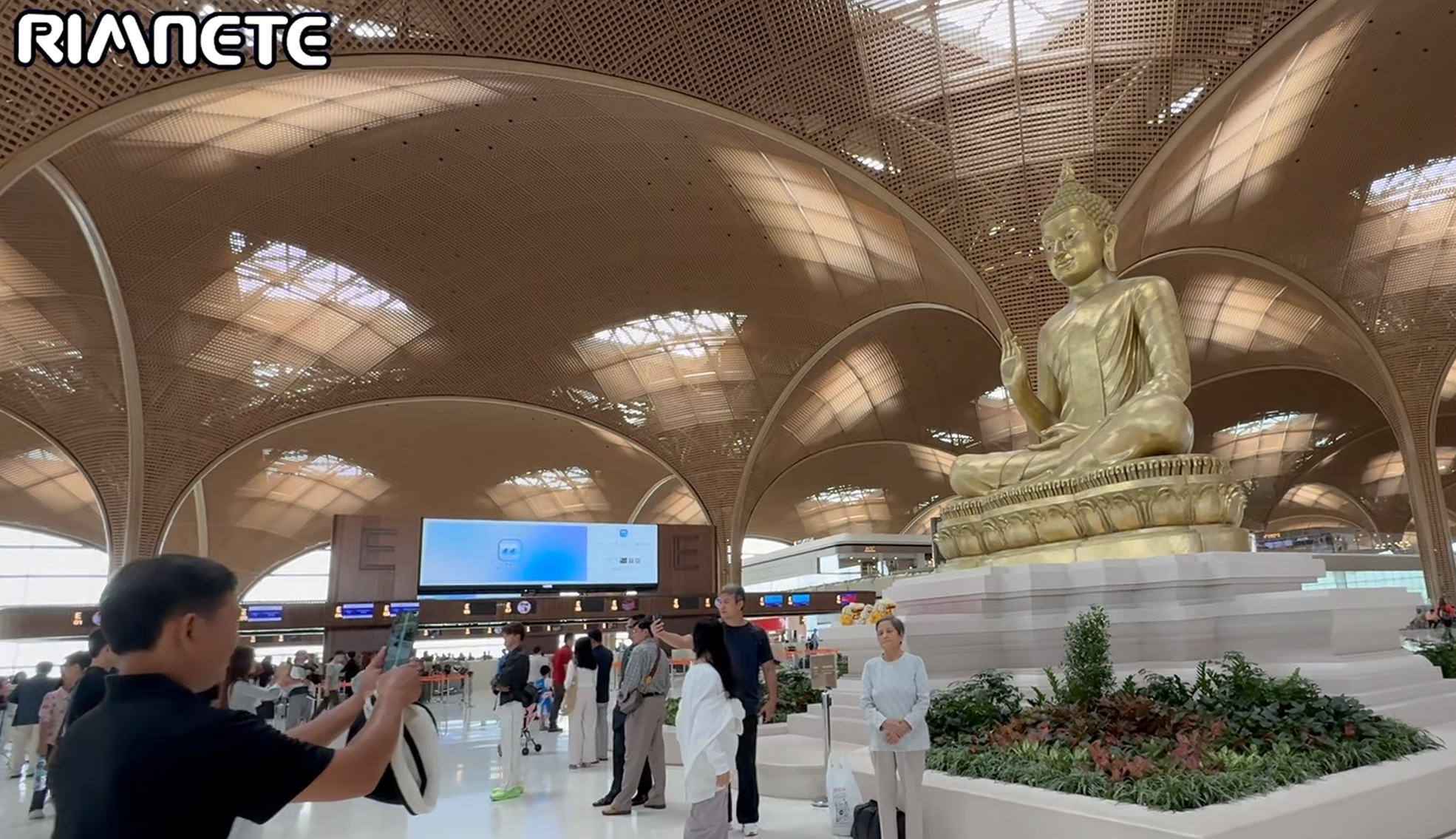 The new Phnom Penh airport offers faster access to our Rimnete factory. Welcome to visit